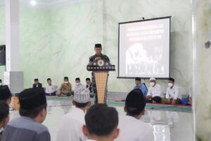Danrem 162/WB Beri Wawasan Kebangsaan Menempuh Pendidikan Militer TNI Kepada Santri di Lobar