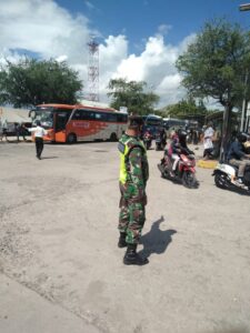 Petugas Gabungan Berikan Pelayanan Puncak Arus balik di Pelabuan Poto Tano