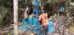 Babinsa dan Masyarakat Lakukan Pemeliharaan Pompa Hidram