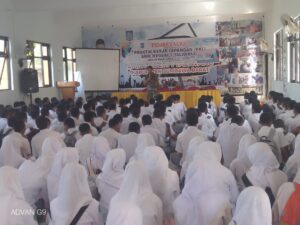 Kodim 1628/SB Bekali Wawasan Kebangsaan Siswa Siswi SMK I Taliwang