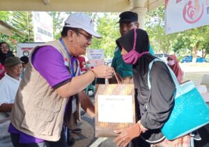 Hari Lansia Nasional ke-26, Disos KSB Berbagi Kebahagiaan