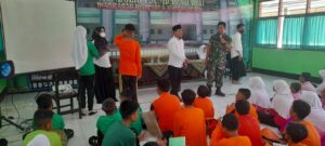 Pasi Ops Kodim 1628/SB Sampaikan Wawasan Kebangsaan Kepada Siswa Siswi MTSN I Taliwang