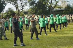 Danrem 162/WB Gelar Olahraga Bersama Prajurit Dalam Rangka Syukuran Atas Kenaikan Pangkat