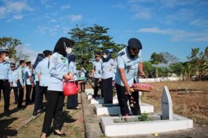 HUT ke 77 Dharma Karya Dhika, Pegawai Imigrasi dan Rutan Bima Gelar Upacara Tabur Bunga