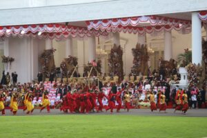 Sejarah Terukir, Tarian Isung Bale Sumbawa Barat Tampil Memukau di Istana Negara