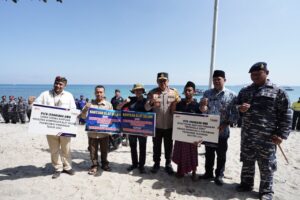 HUT ke-77 RI di Pantai Pandanan, PT Indonesia Power Berikan Bantuan Kepada Warga