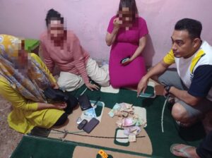 Asik Main Judi, Tiga Wanita Paruh Baya Asal Dompu Diamankan Polisi