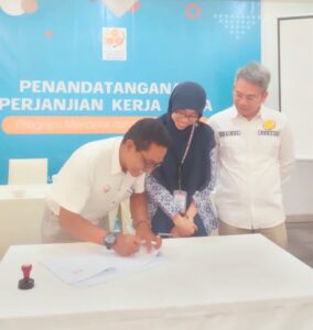Membangun Desa Untuk Kesejahteraan, Kades Semamung dan UTS Tanda Tangan MoU