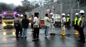 Buntut Pencabutan Spanduk Oleh Pihak PT AMNT, Aksi Unjuk Rasa di Gate Benete Ricuh