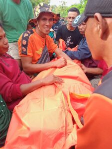 Seorang Petani di Dompu Tewas Terseret Banjir, Polsek Woja dan Tim Gabungan Berhasil Evakuasi