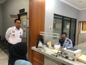 KaKanwil Kemenkumham NTB Tinjau Implementasi Paspor Masa Berlaku 10 Tahun di Imigrasi Sumbawa