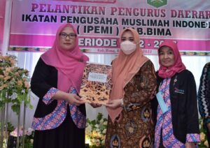 Bupati Kukuhkan Pengurus IPEMI Kabupaten Bima Periode 2022 – 2027