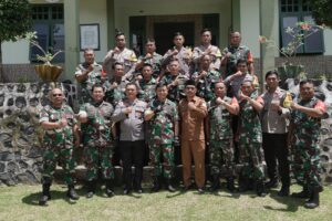 Wujud Rasa Bangga Kepada Babinsa, Danrem 162/WB Lanjutkan Kunjungi Koramil Se-pulau Sumbawa