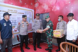 Jajaran Korem 162/WB, Tinjau Gereja Untuk Pastikan Perayaan Natal Aman