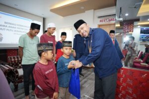 Peringatan HUT ke-10, PT PLN Indonesia Power PLTU Jeranjang OMU Santuni Puluhan Anak Yatim