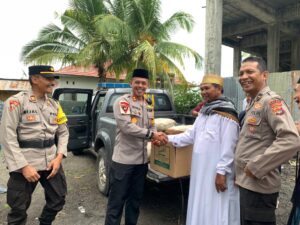 Jum’at Curhat, Kapolres Dompu Salurkan Bantuan untuk Masjid Al-Falah, Desa Hu’u