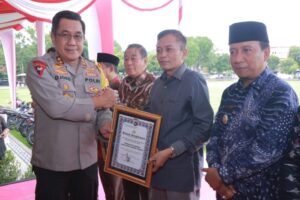 Kapolda NTB Beri Penghargaan Kepada Stakeholder NTB, Termasuk Beberapa Bupati