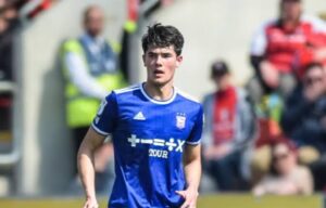 Bek Timnas Indonesia Elkan Baggott, Resmi Gabung Cheltenham Town