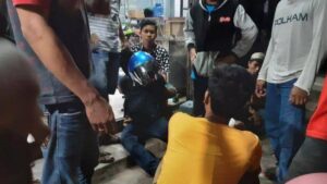 Lagi Asyik Teguk Miras, Polisi Ringkus Dua Terduga Pencuri HP di Dompu