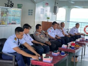Jum’at Curhat Digelar Kapolsek KPL Tano di Atas Kapal