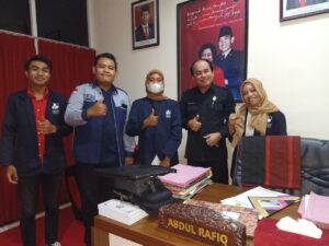 Ketua DPRD Sumbawa Support Siswa BEM FISIPOL UTS Melek Jurnalistik