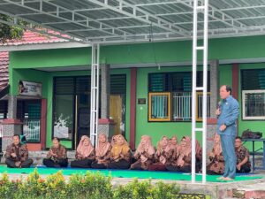 Isi Kelas Inspirasi, Ketua DPRD Sumbawa Berbagi Pengalaman dan Motivasi Kepada Guru dan Siswa