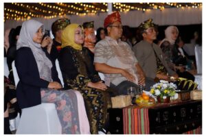 Hadiri Bau Nyale, Kemenparekraf Ingin Event Budaya Mengangkat Kunjungan Wisata