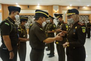 Kajati NTB Lantik Pejabat Eselon II dan III di Kejaksaan Tinggi