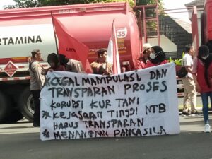 EW-LMND Lakukan Demo di Kejati NTB, Tuntut Tuntaskan Perkara KUR Pertanian di Lombok Timur