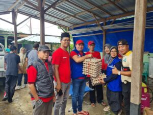 Ketua DPRD Sumbawa Serahkan Bantuan ke Posko Tagana dan Desa Terdampak Banjir di Empang