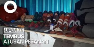 Sejak Dibeli Jokowi, Pesanan Sepatu Endek Jembrana Membludak