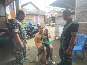 Wujud Peduli, Danramil Sumbawa Beri Tali Asih Kepada Penyandang Cacat