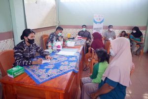 PLN Indonesia Power PLTU Jeranjang Berikan Pengobatan Gratis Kepada Masyarakat