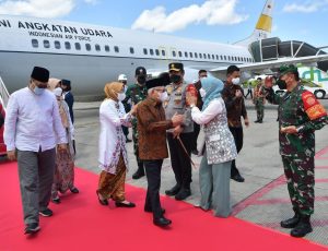 Danrem 162/WB Dampingi Pangdam IX/Udayana Sambut Wakil Presiden Republik Indonesia