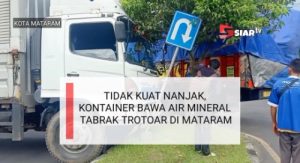 Video Detik-detik Truck Kontainer Tabrak Trotoar dan Rambu Lalu Lintas di Mataram