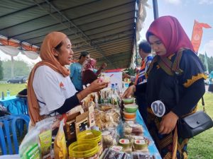 Laris Manis, Produk UMKM Binaan Apmikimmdo Lobar Hadir di Bazar Jambore PKK