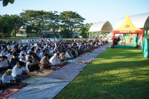 Korem 162/WB Gelar Shalat Idul Fitri 1444 H di Lapangan Gatot Subroto Makorem Bersama Masyarakat