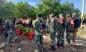 Kodim 1607/Sumbawa Gelar Baksos Penanaman Mangrove Di Sepajang Pantai Dusun Luk A