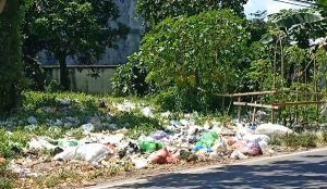 Sampah di Jalan Kediri Masih Berceceran, STBM di Lombok Barat Hanya Isapan Jempol?