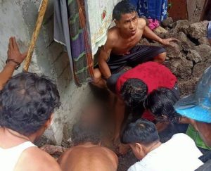 Longsor di Desa Lembah Sari Batu Layar, Satu Orang Meninggal Dunia Dengan Kondisi Terjepit