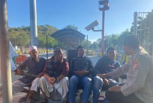 Jumat Curhat, Kapolsek KPL Tano Dialog Kamtibmas Dengan Penumpang Kapal 