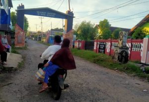 Bertahun-tahun Rusak, Warga Berharap Jalan di Desa Empang Atas Diperbaiki