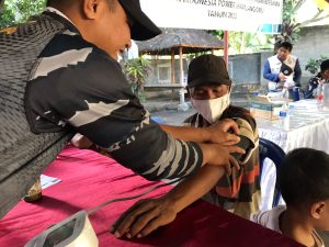 Kolaborasi PLN IP Jeranjang dan Lanal Mataram Program Pengobatan Gratis Diapresiasi Pemerintah Desa Taman Ayu