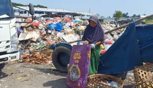 Pedagang di Pasar Gunung Sari Mengeluh, Sudah Bayar Retribusi Tiap Hari, Sampah Tetap Menumpuk