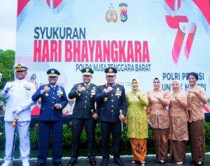 Hadiri Upacara Hari Bhayangkara Ke 77, Danrem 162/WB Berharap Sinergi TNI Polri Semakin Kuat
