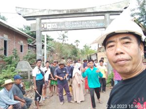 Warga Dua Dusun di Desa Batu Putih Lombok Barat Antusias Gotong Royong Persiapan Pengaspalan Jalan Oleh BWS NT 1 