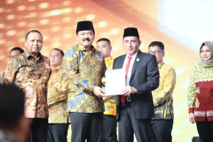 Menteri ATR/Kepala BPN Serahkan 1.117 Sertipikat Aset Pemerintah Provinsi dan Kabupaten/Kota se-Sumatra Utara