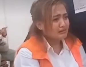 Resmi Ditahan Usai Jadi Tersangka Konten Makan B*BI Baca Bismillah, Lina Mukherjee Menangis 
