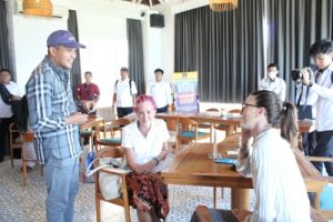 Wamenkumham Tinjau Layanan Jemput Bola Imigrasi Mataram Untuk WNA