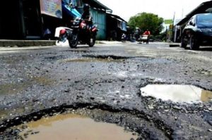 Sanksi Pidana Jika Terjadi Kecelakaan karena Jalan Rusak, Kemana Gugatan Ditujukan?